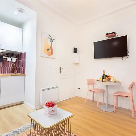 Guestrust- Arc De Triomphe Corail Apartment Paris Exterior photo
