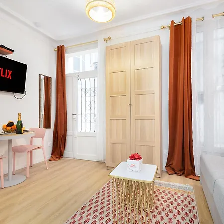 Guestrust- Arc De Triomphe Corail Apartment Paris Exterior photo